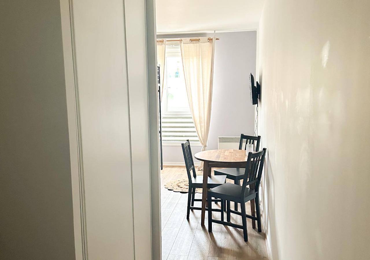 Studio Montevrain Rer Luaran gambar