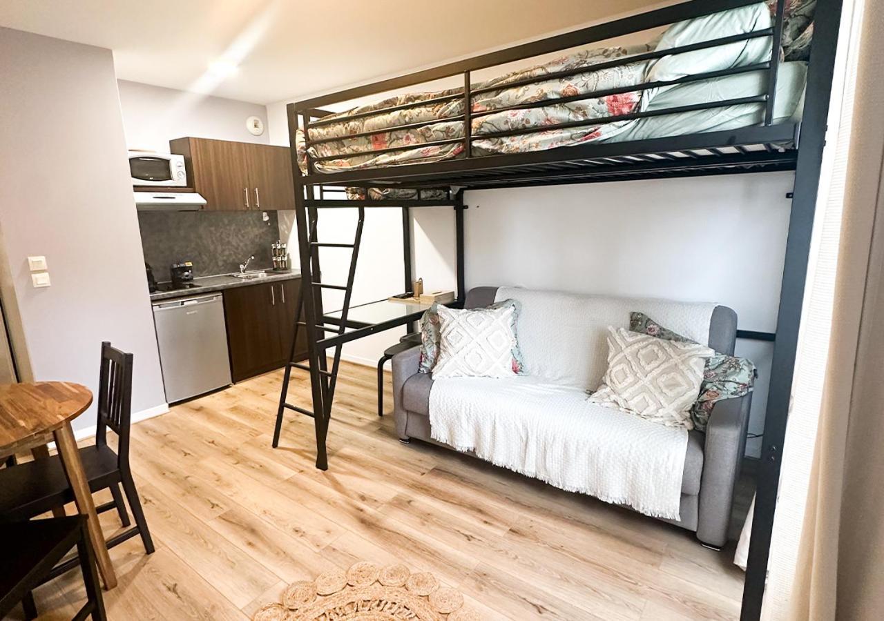 Studio Montevrain Rer Luaran gambar