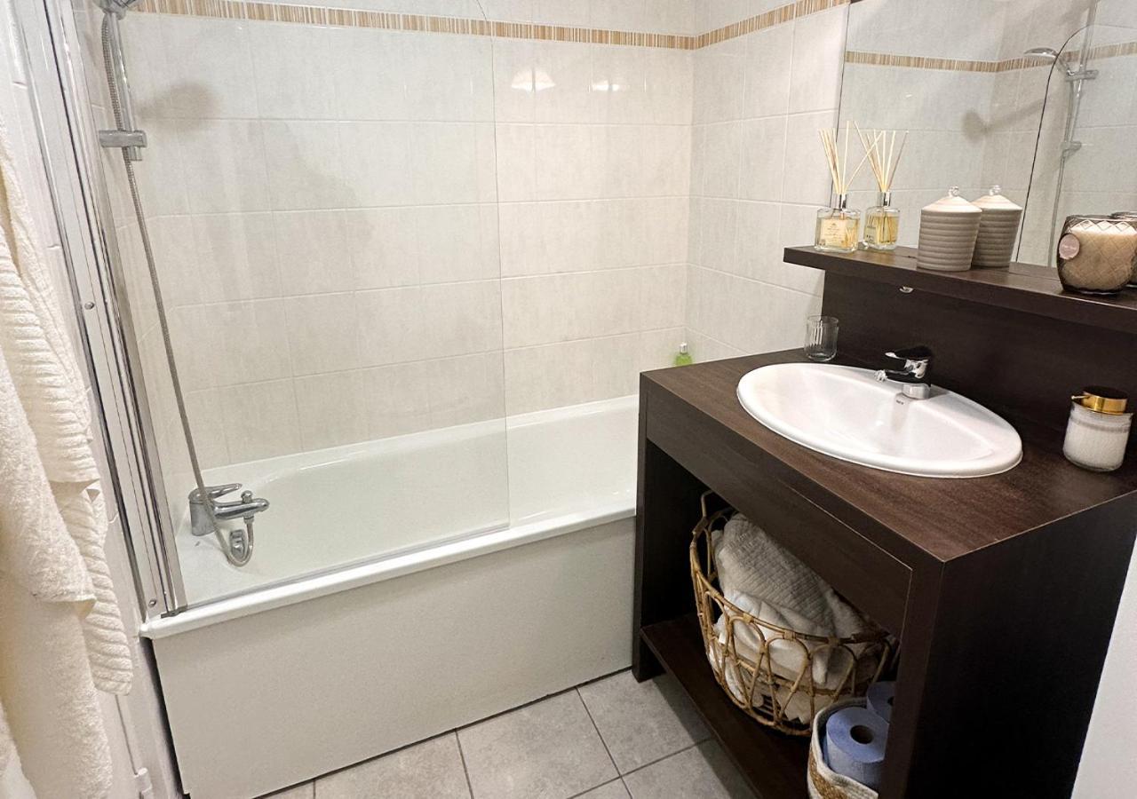 Studio Montevrain Rer Luaran gambar