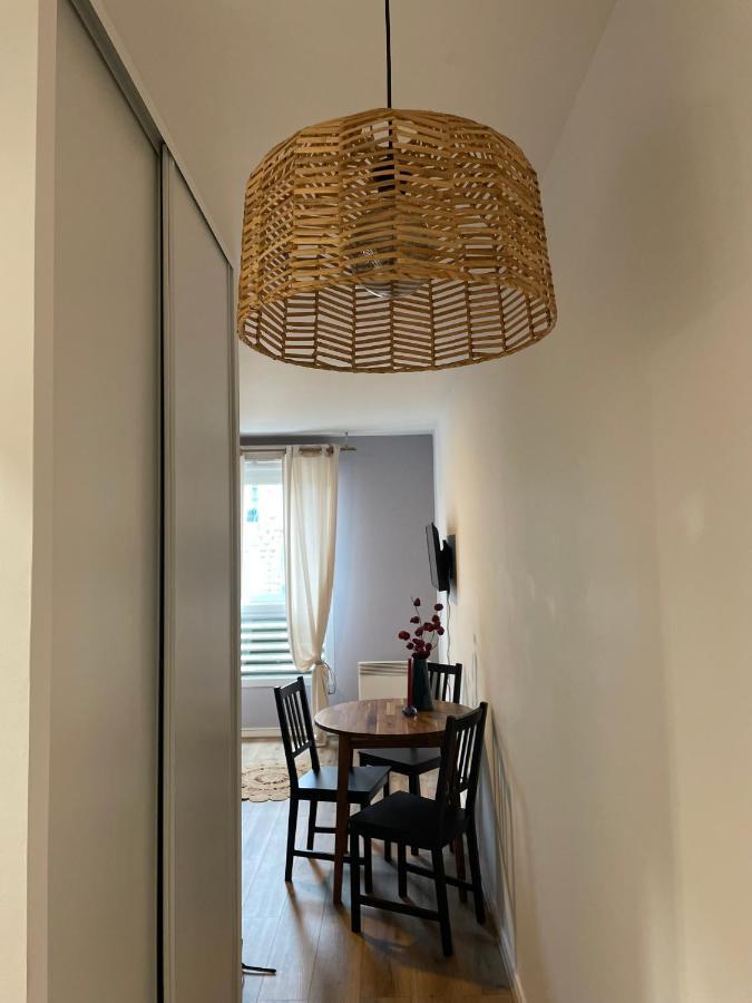Studio Montevrain Rer Luaran gambar